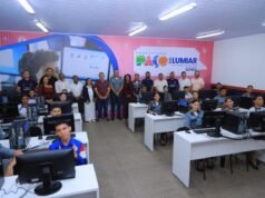 Fred Campos reforça investimentos na educação e entrega laboratório de informática em escola estadual