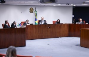 STF mantém proibição de aposentadoria compulsória como pena máxima para juízes