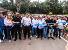 Prefeito Dr. Julinho entrega ruas pavimentadas no bairro Jaguarema