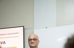 Pesquisador potiguar é interrompido por aplausos ao defender rigor científico em congresso nacional sobre proteção infantil