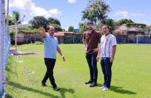 Penha vistoria obra de requalificação de estádio no bairro Santa Clara