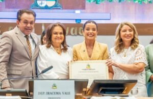 Assembleia concede Título de Cidadã Maranhense à defensora pública-geral Cristiane Marques Mendes