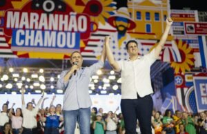 Orleans Brandão oficializa candidatura ao Governo em ato que reuniu mais de 100 mil pessoas